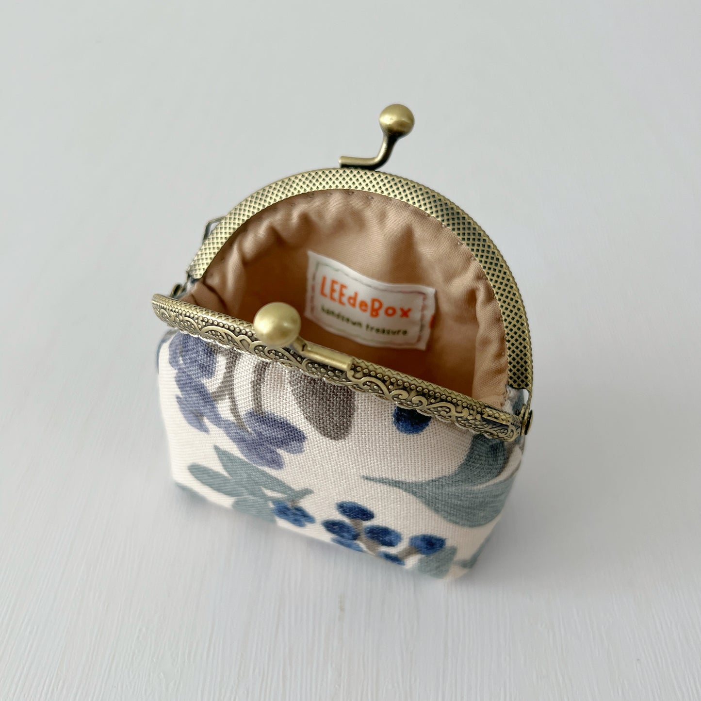Handmade Round Kiss Lock Fabric Purse - Vintage Garden Blue Berries Linen