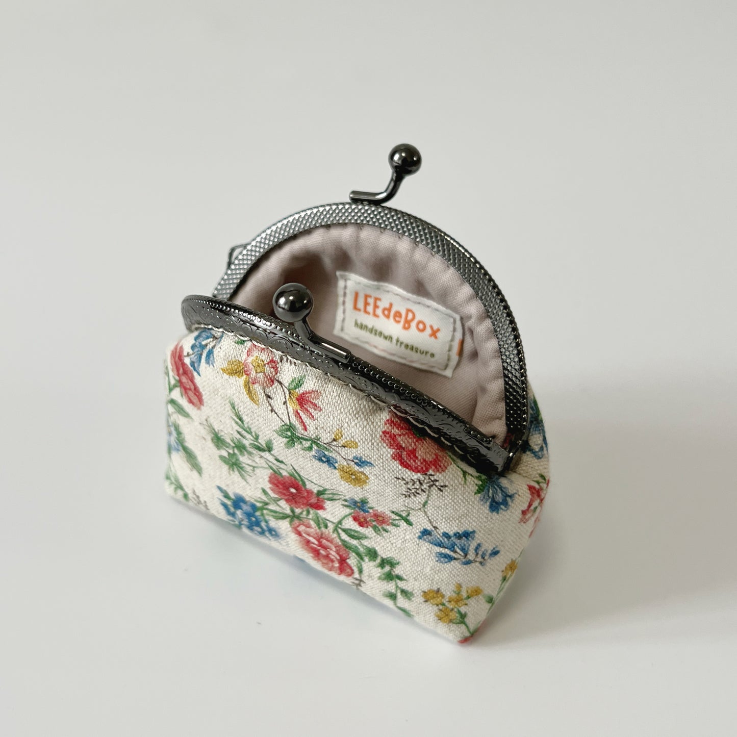 Handsewn Round Kiss Lock Fabric Purse - Vintage Garden Red Floral