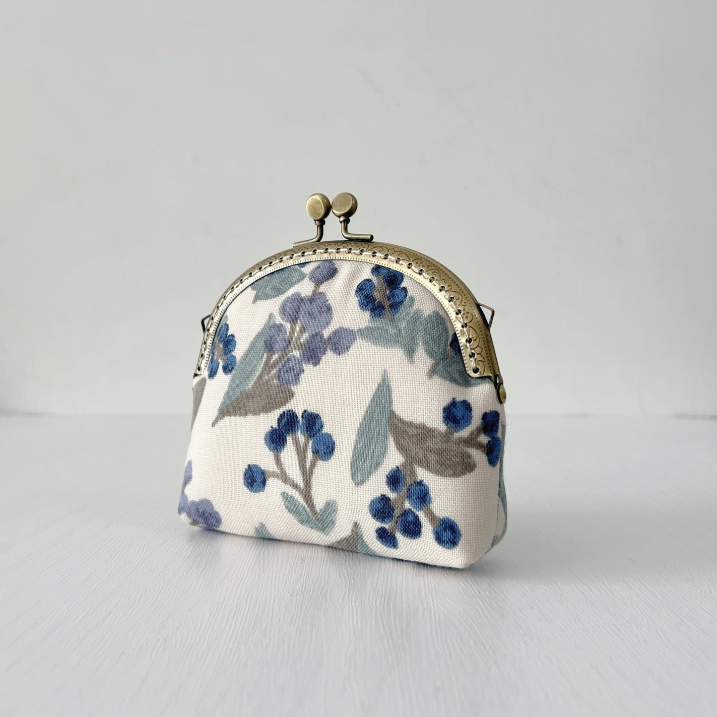Lunette Wide Kiss Lock Purse - Blue Berries Garden Linen