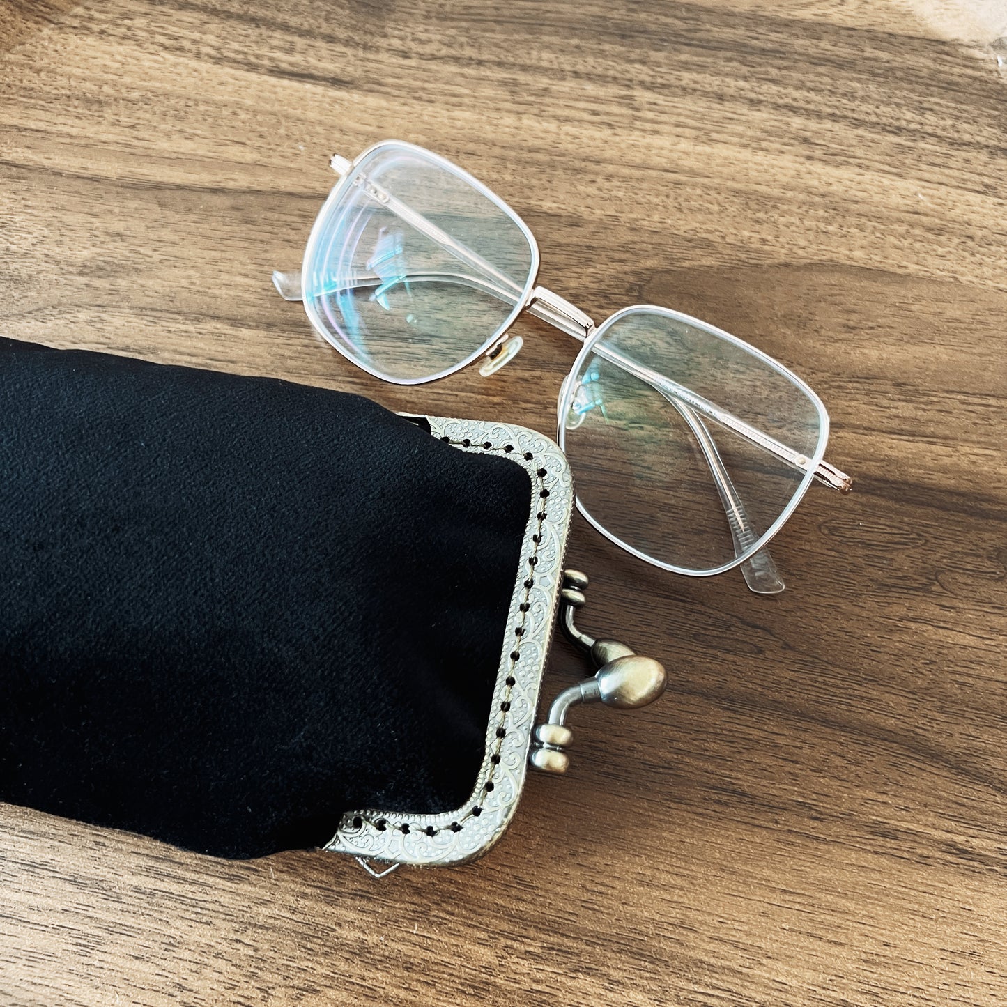 Black Velvet - Handmade Eye-glasses Pouch - Kiss Lock Purse