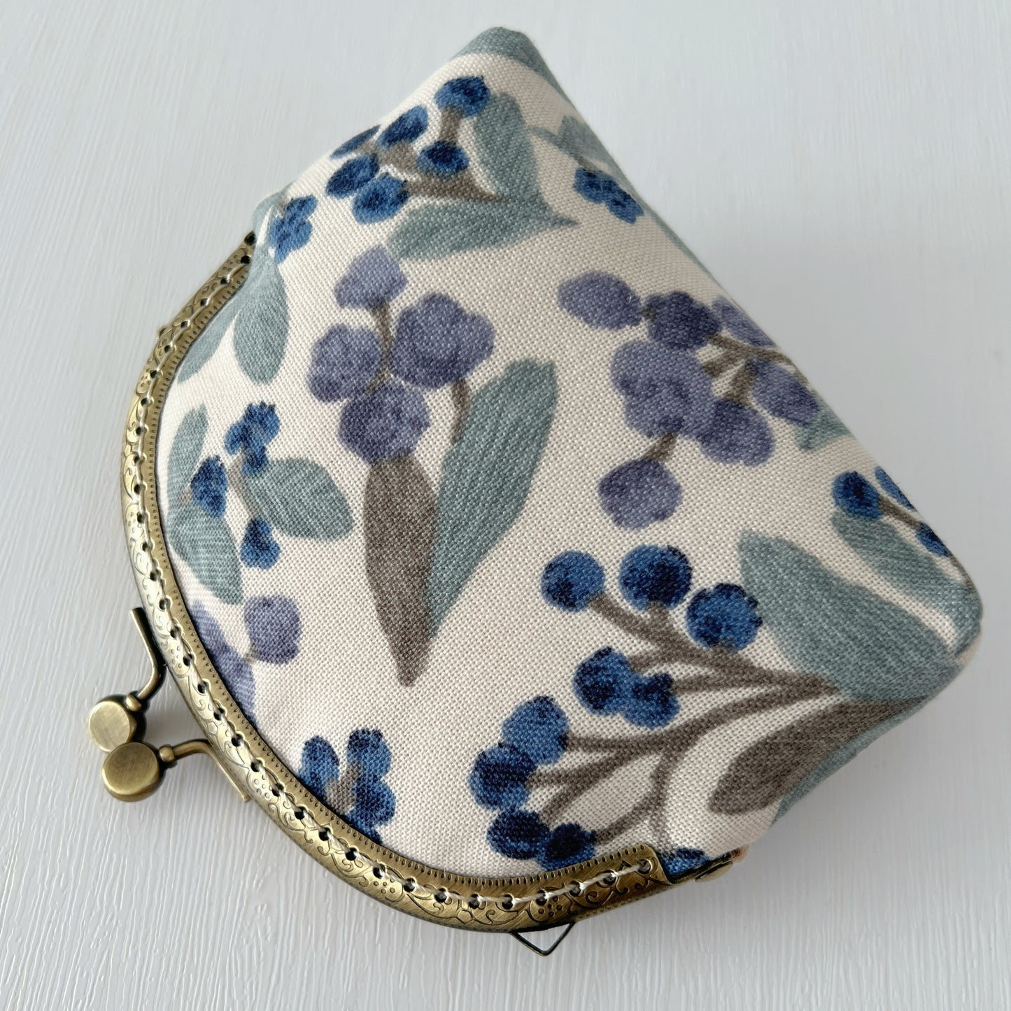 Lunette Wide Kiss Lock Purse - Blue Berries Garden Linen