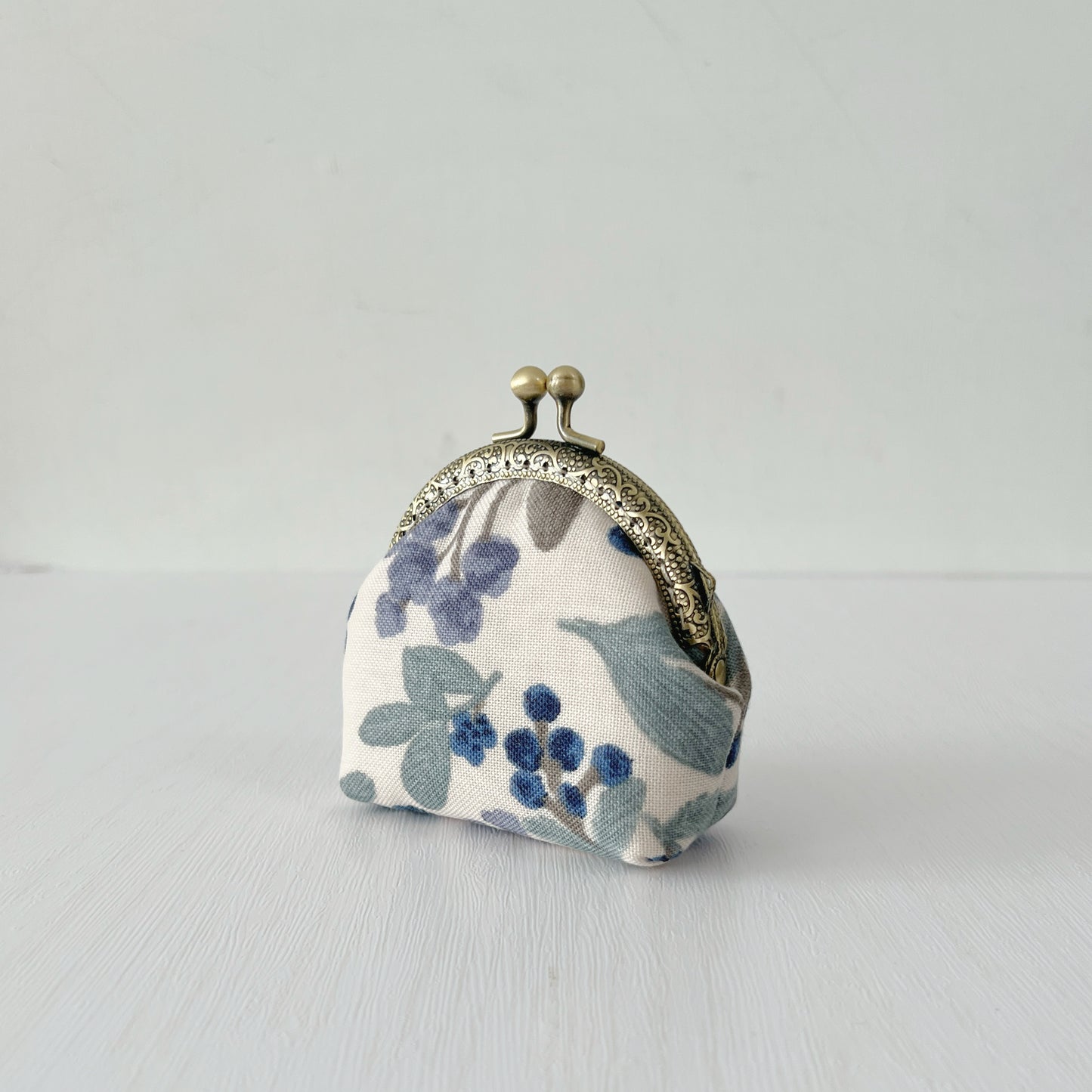 Handmade Round Kiss Lock Fabric Purse - Vintage Garden Blue Berries Linen