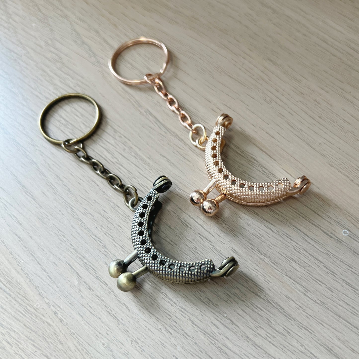 Vintage Style - Tiny Kiss Lock Keychain Metal Clasps