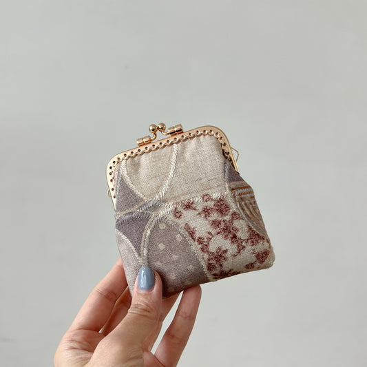 Embroidered Beige Patches - Handsewn Kiss Lock Fabric Card Purse