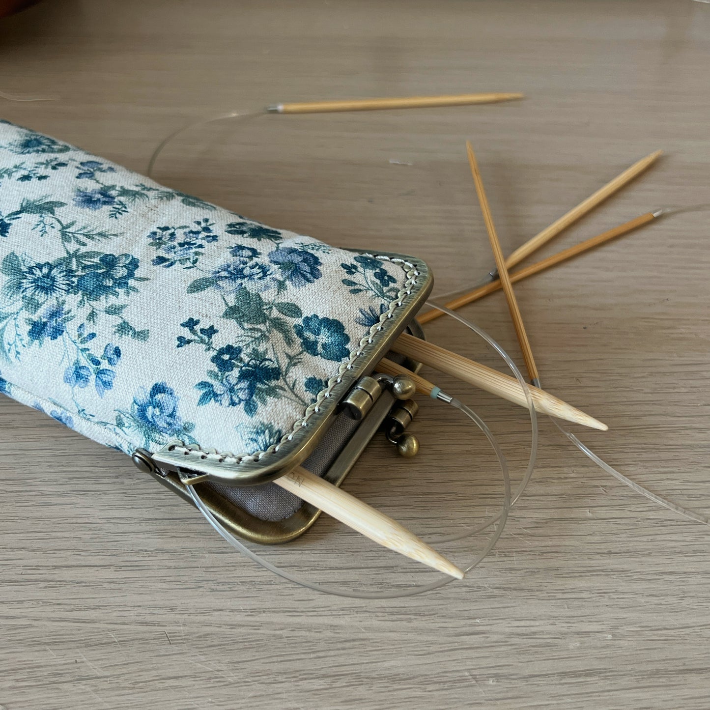 Vintage Garden Linen - Handmade Eye-glasses Pouch - Kiss Lock Purse