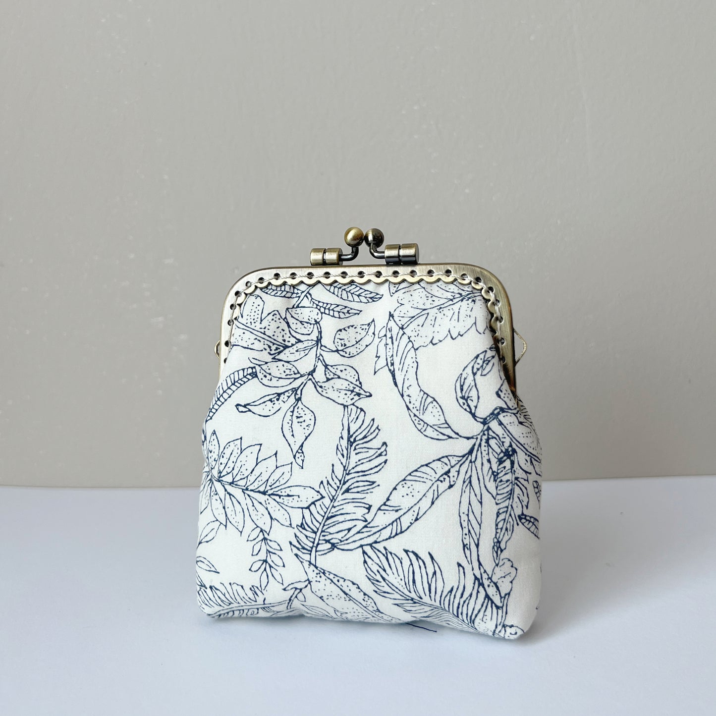 Handsewn Kiss Lock Card Purse - White Forest