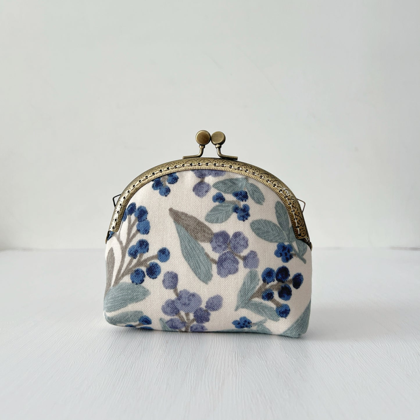 Lunette Wide Kiss Lock Purse - Blue Berries Garden Linen