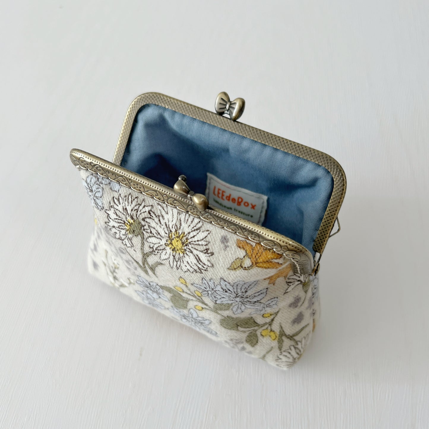 Ribbon Clasp Summer Beige Floral - Handsewn Kiss Lock Fabric Purse