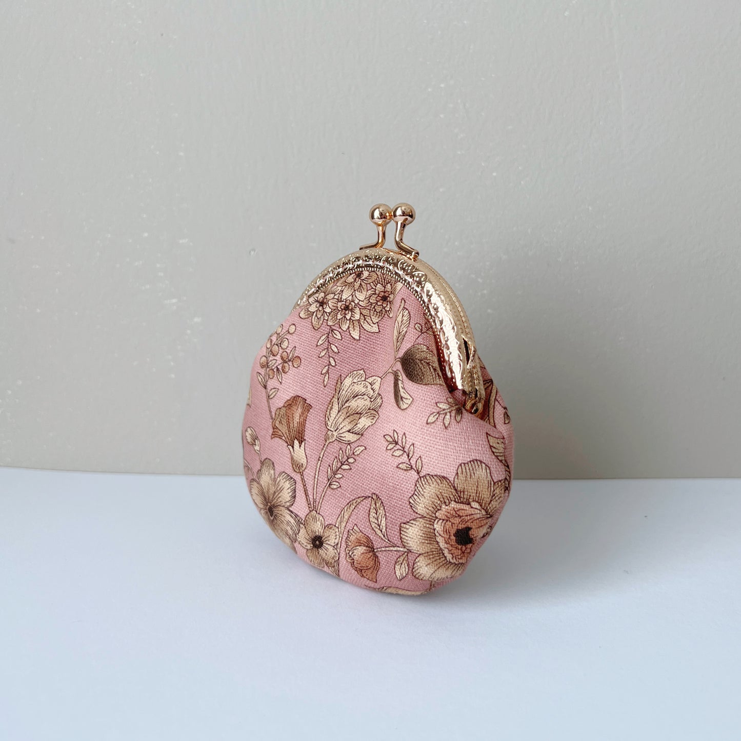 Handsewn Round Kiss Lock Flat Coin Purse - Vintage Pink Garden Floral