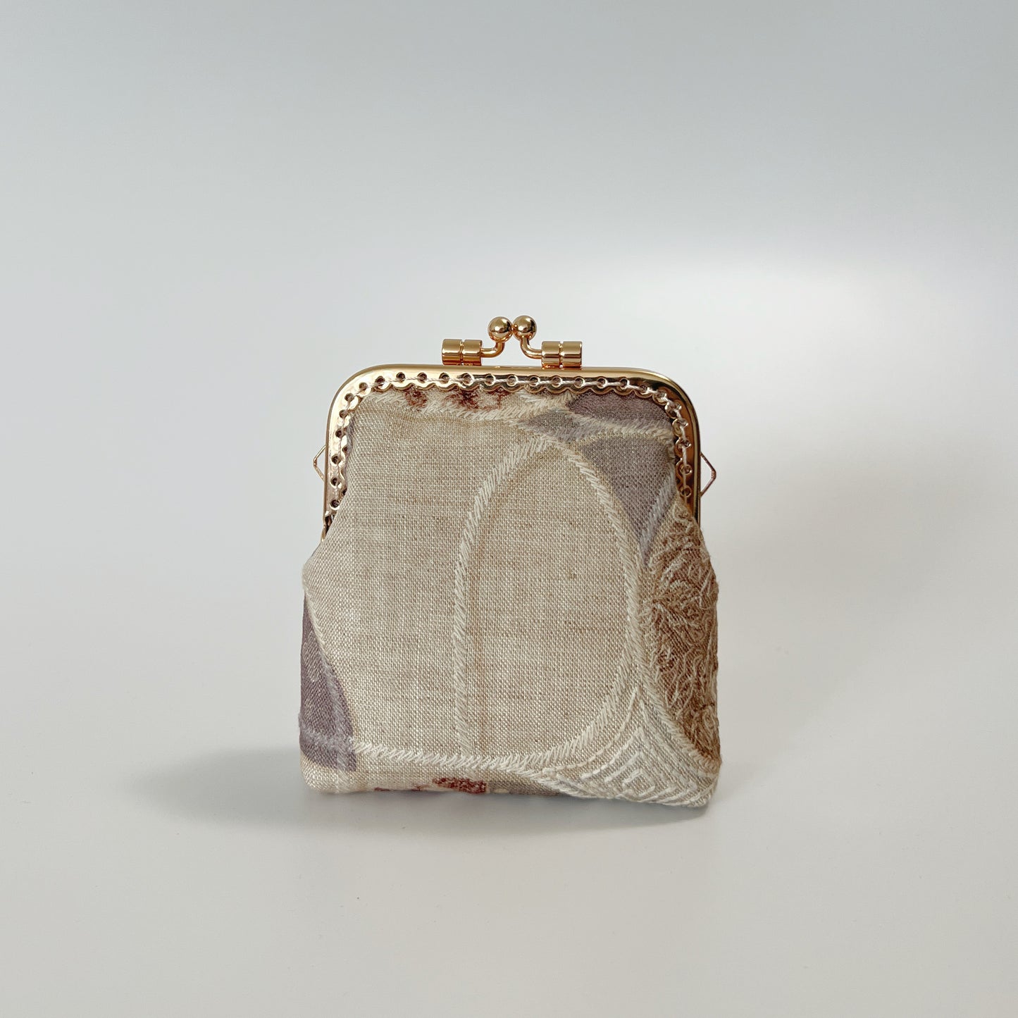 Embroidered Beige Patches - Handsewn Kiss Lock Fabric Card Purse