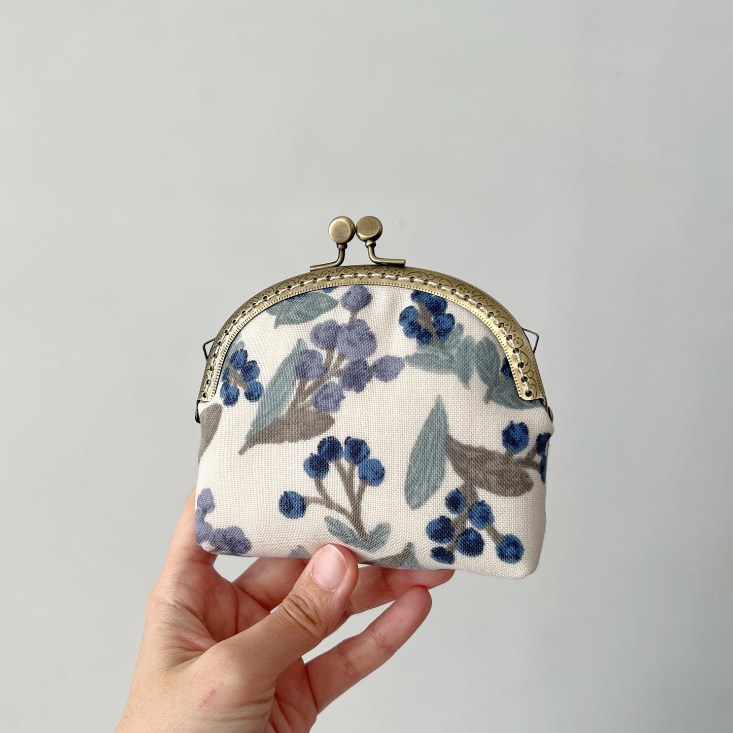 Lunette Wide Kiss Lock Purse - Blue Berries Garden Linen