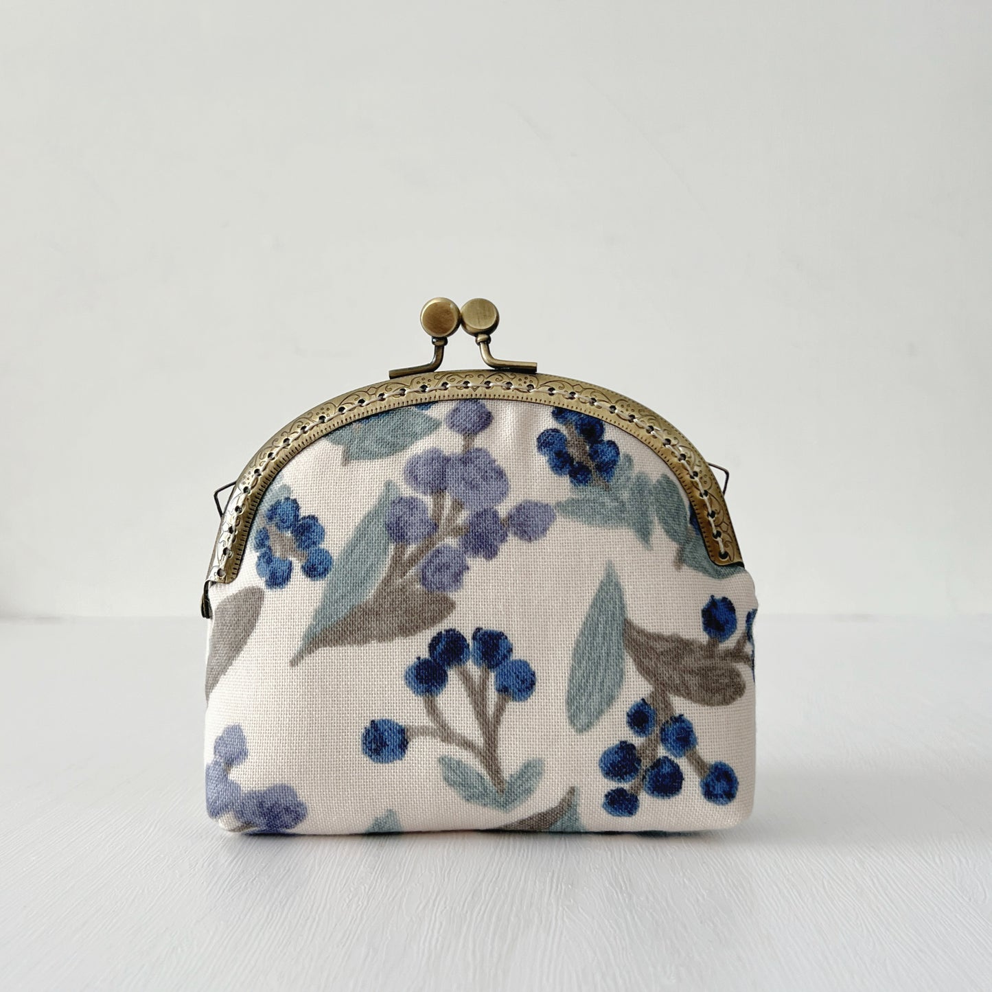 Lunette Wide Kiss Lock Purse - Blue Berries Garden Linen