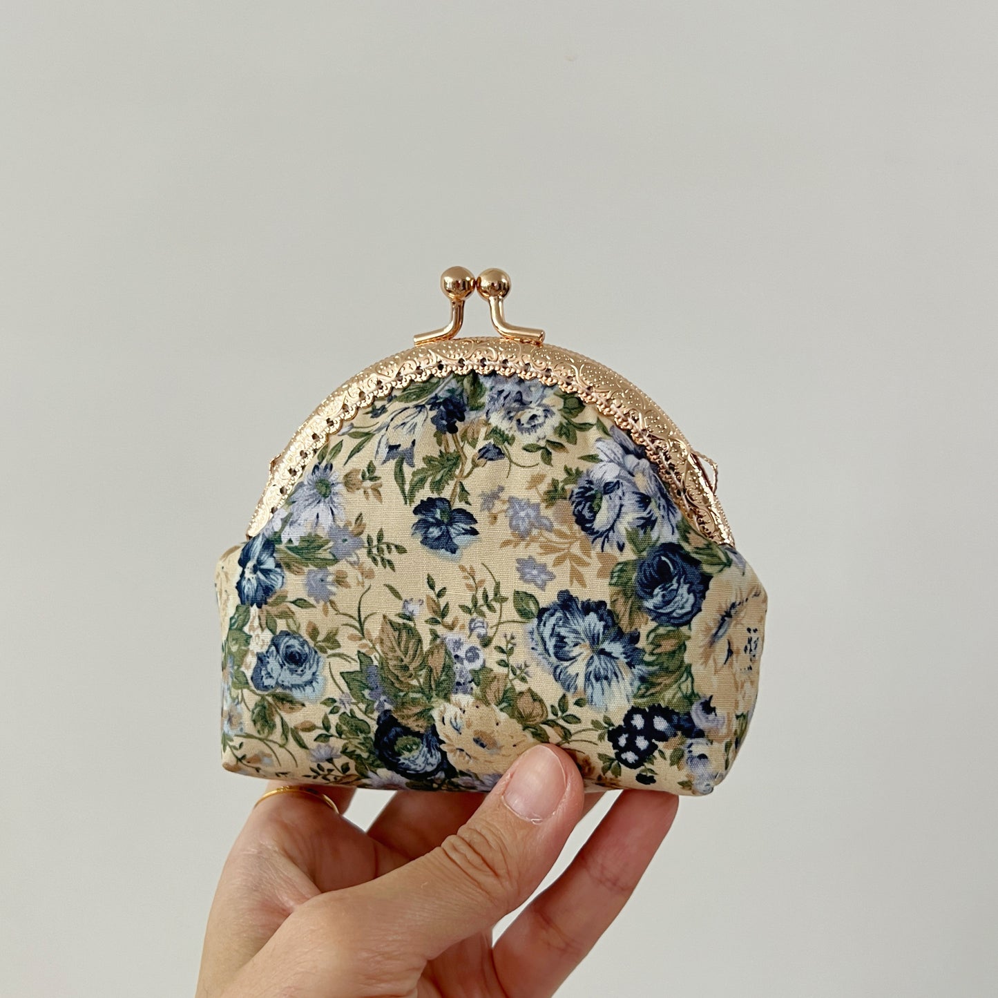 Handmade Kiss Lock Purse - Beige Secret Garden