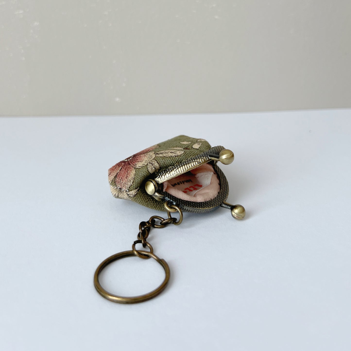 Vintage Style - Tiny Kiss Lock Keychain Metal Clasps