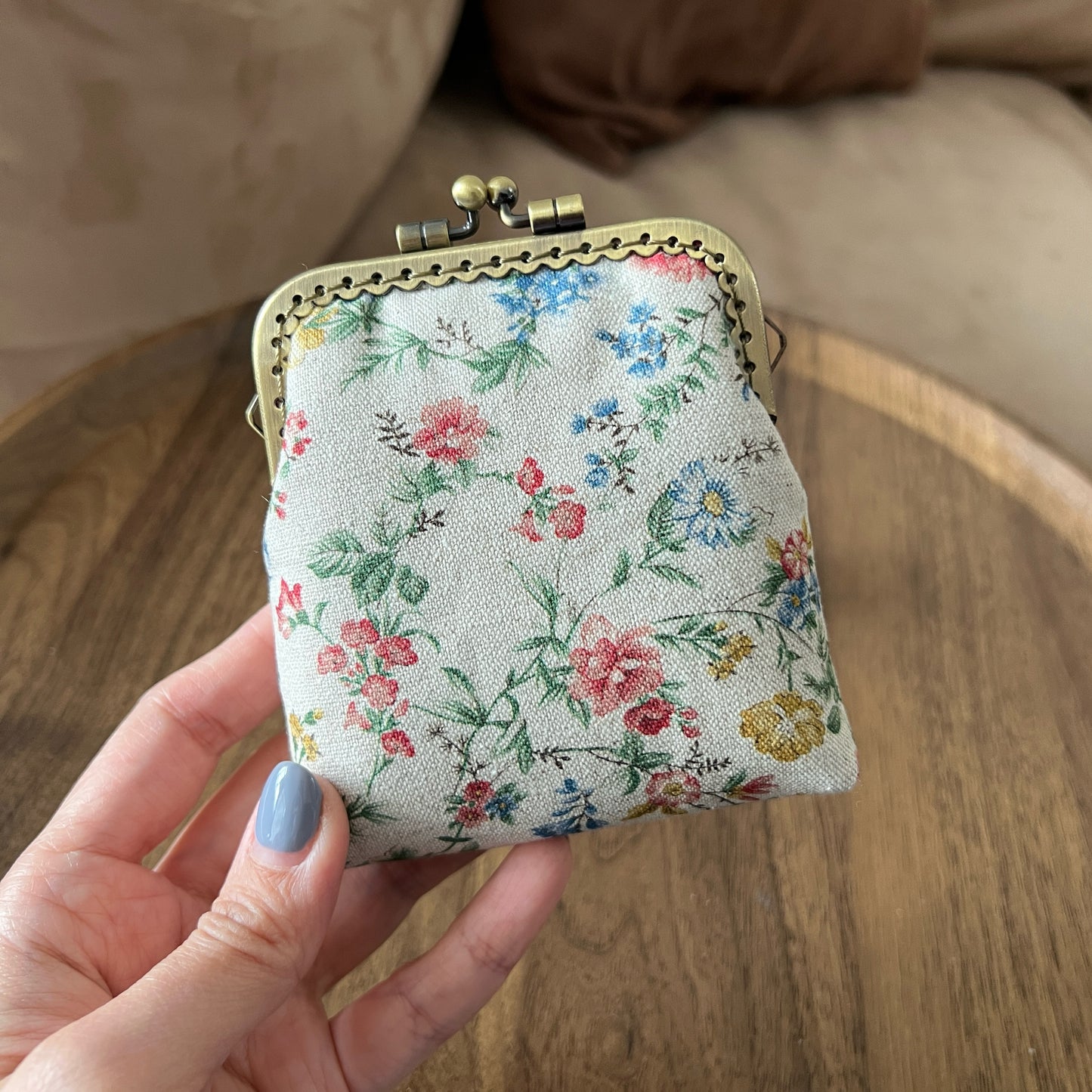 Red Vintage Garden - Handsewn Kiss Lock Fabric Card Purse