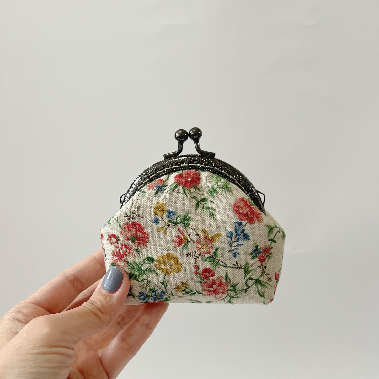 Handsewn Round Kiss Lock Fabric Purse - Vintage Garden Red Floral