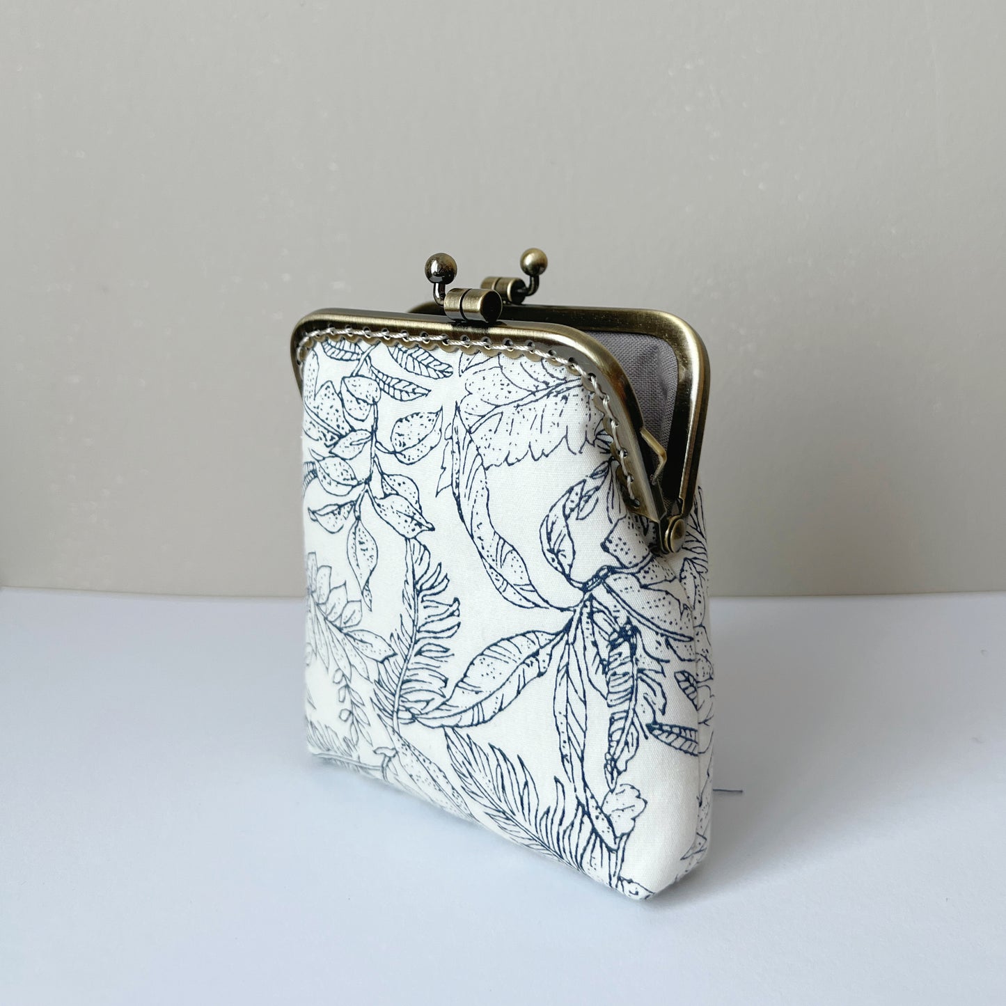 Handsewn Kiss Lock Card Purse - White Forest