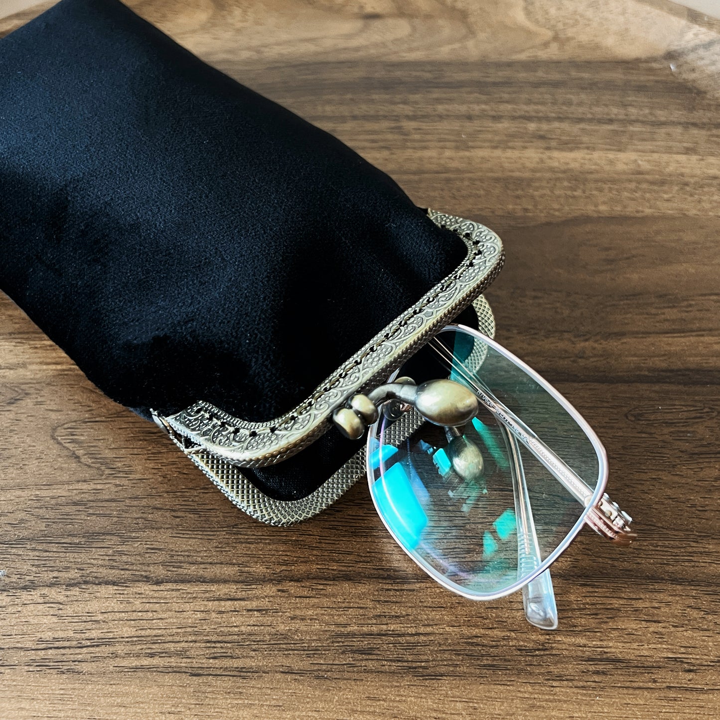 Black Velvet - Handmade Eye-glasses Pouch - Kiss Lock Purse