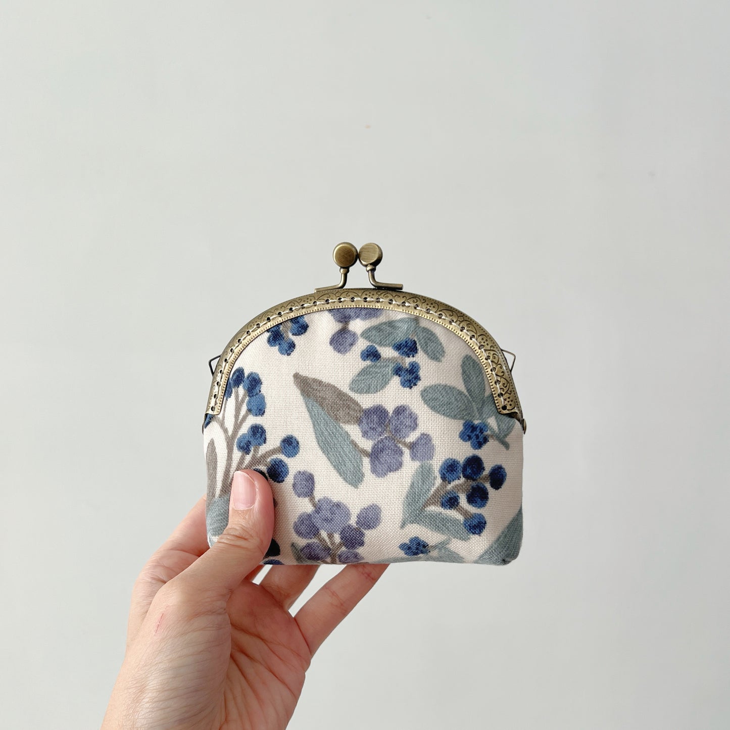 Lunette Wide Kiss Lock Purse - Blue Berries Garden Linen