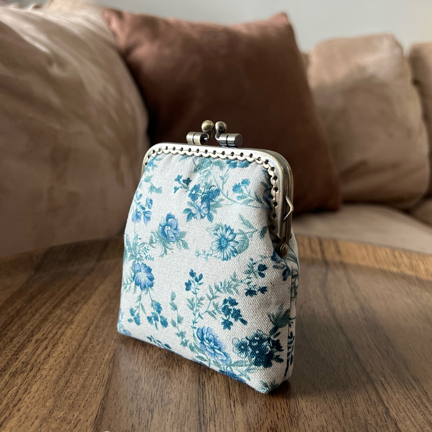 Blue Vintage Garden - Handsewn Kiss Lock Fabric Card Purse