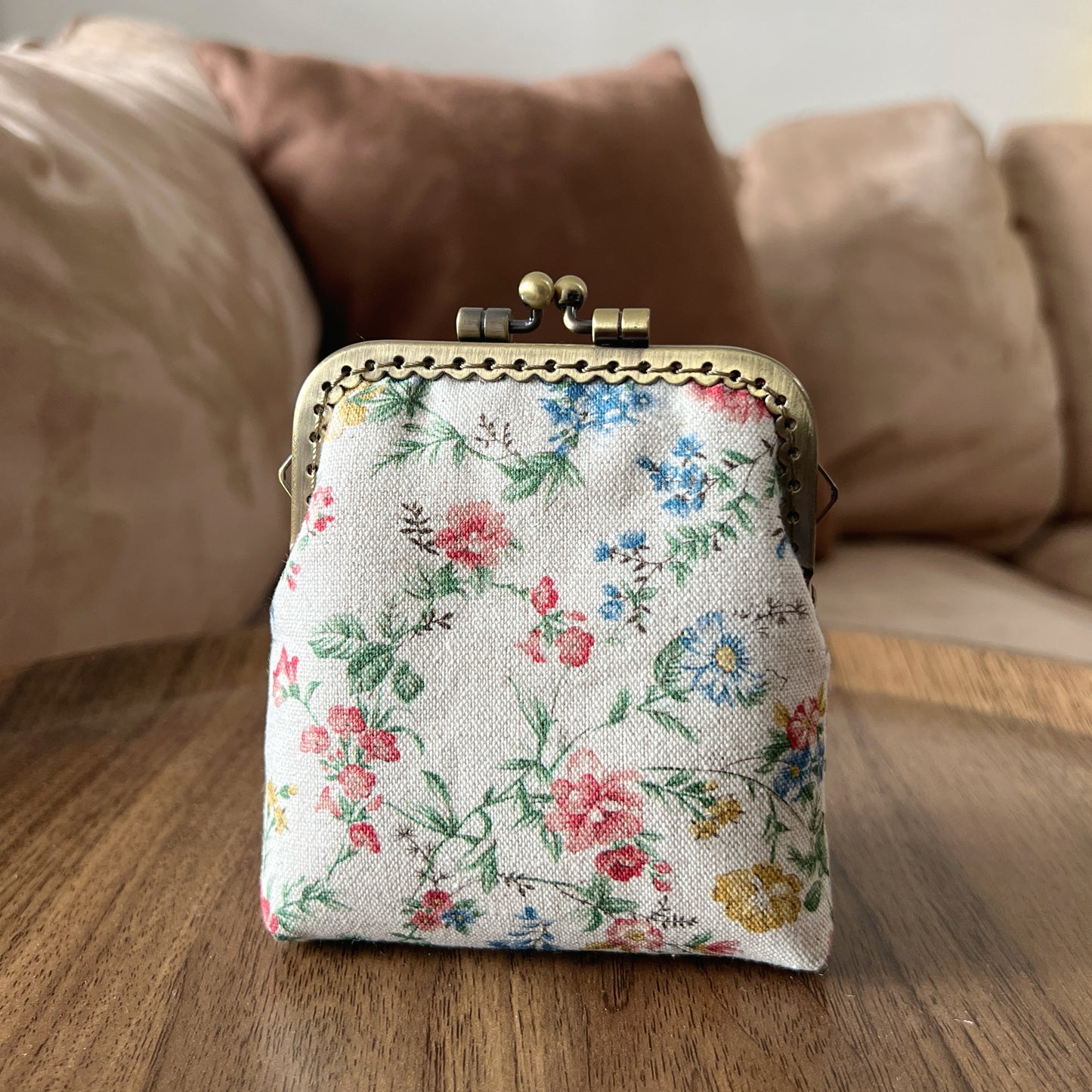 Red Vintage Garden - Handsewn Kiss Lock Fabric Card Purse