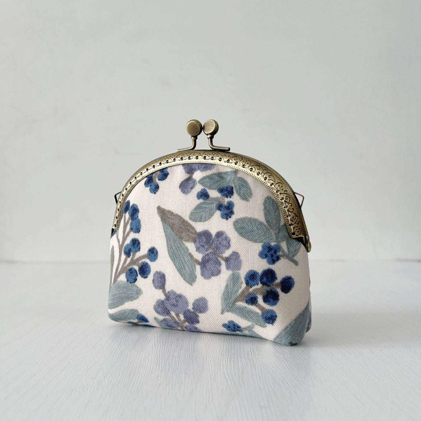 Lunette Wide Kiss Lock Purse - Blue Berries Garden Linen