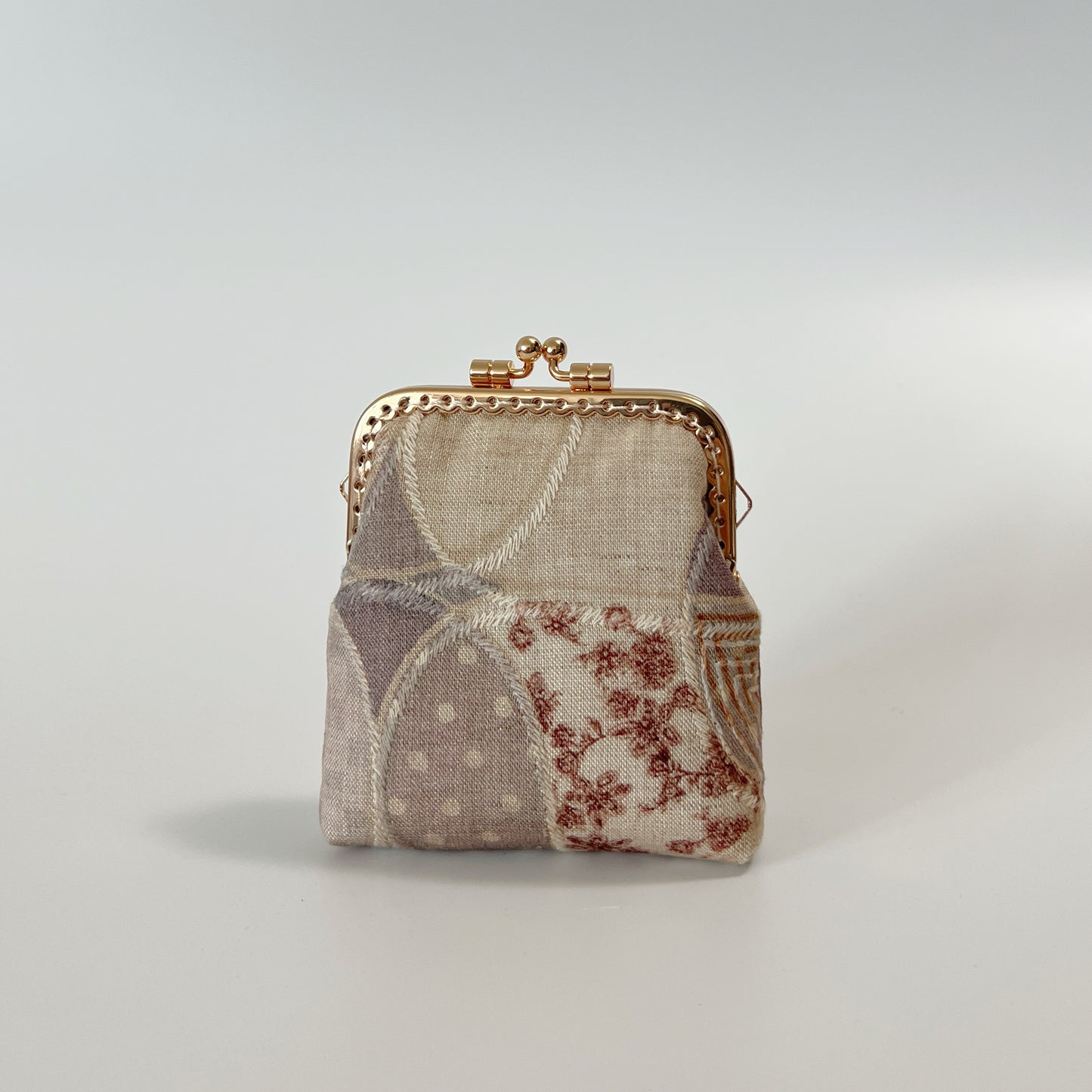 Embroidered Beige Patches - Handsewn Kiss Lock Fabric Card Purse