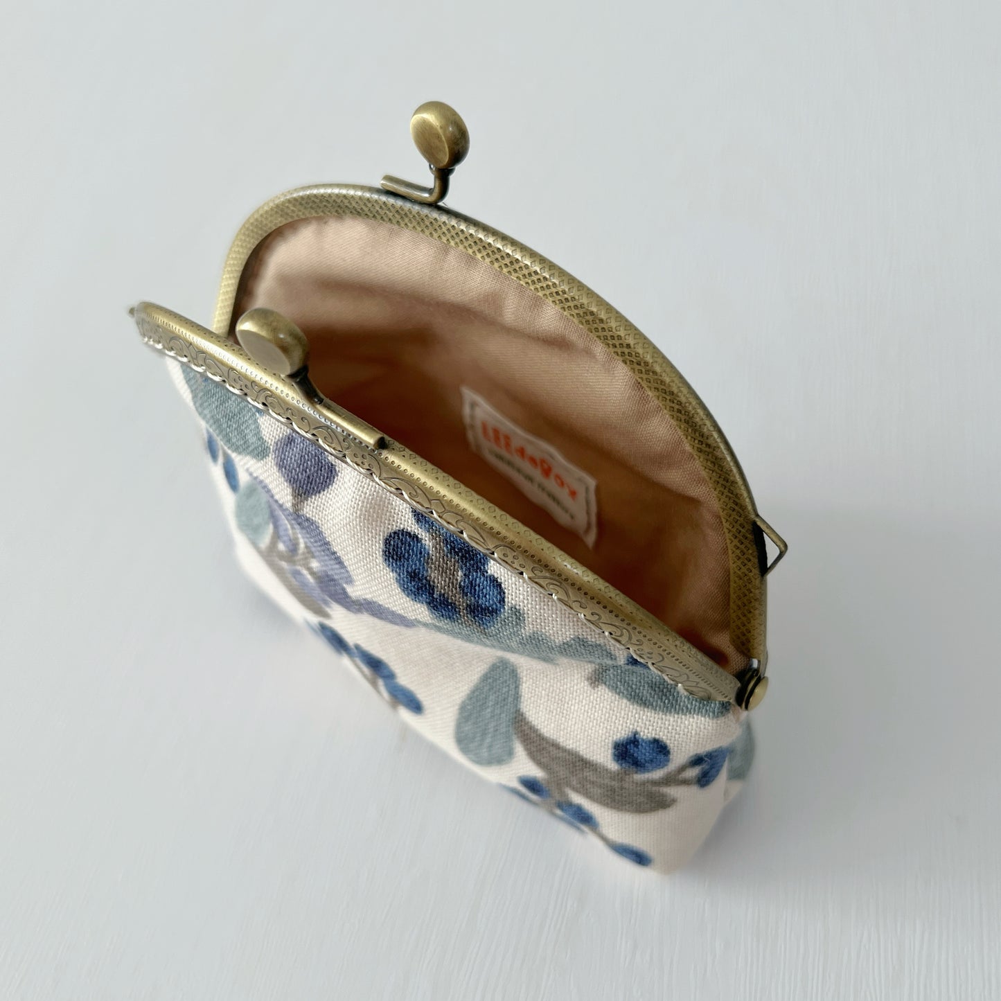 Lunette Wide Kiss Lock Purse - Blue Berries Garden Linen
