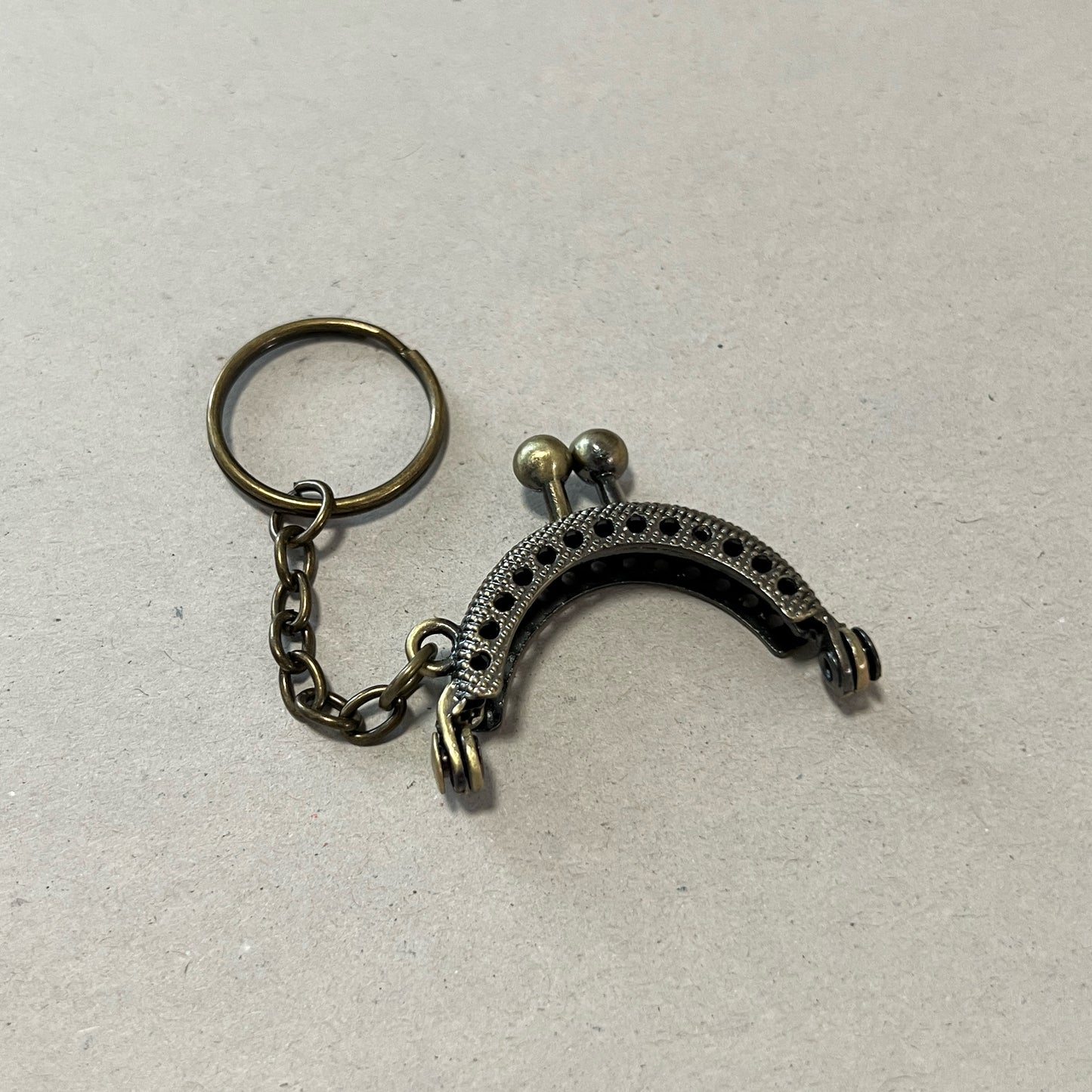 Vintage Style - Tiny Kiss Lock Keychain Metal Clasps