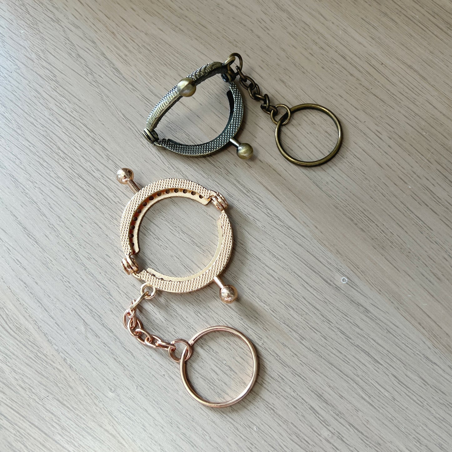 Vintage Style - Tiny Kiss Lock Keychain Metal Clasps