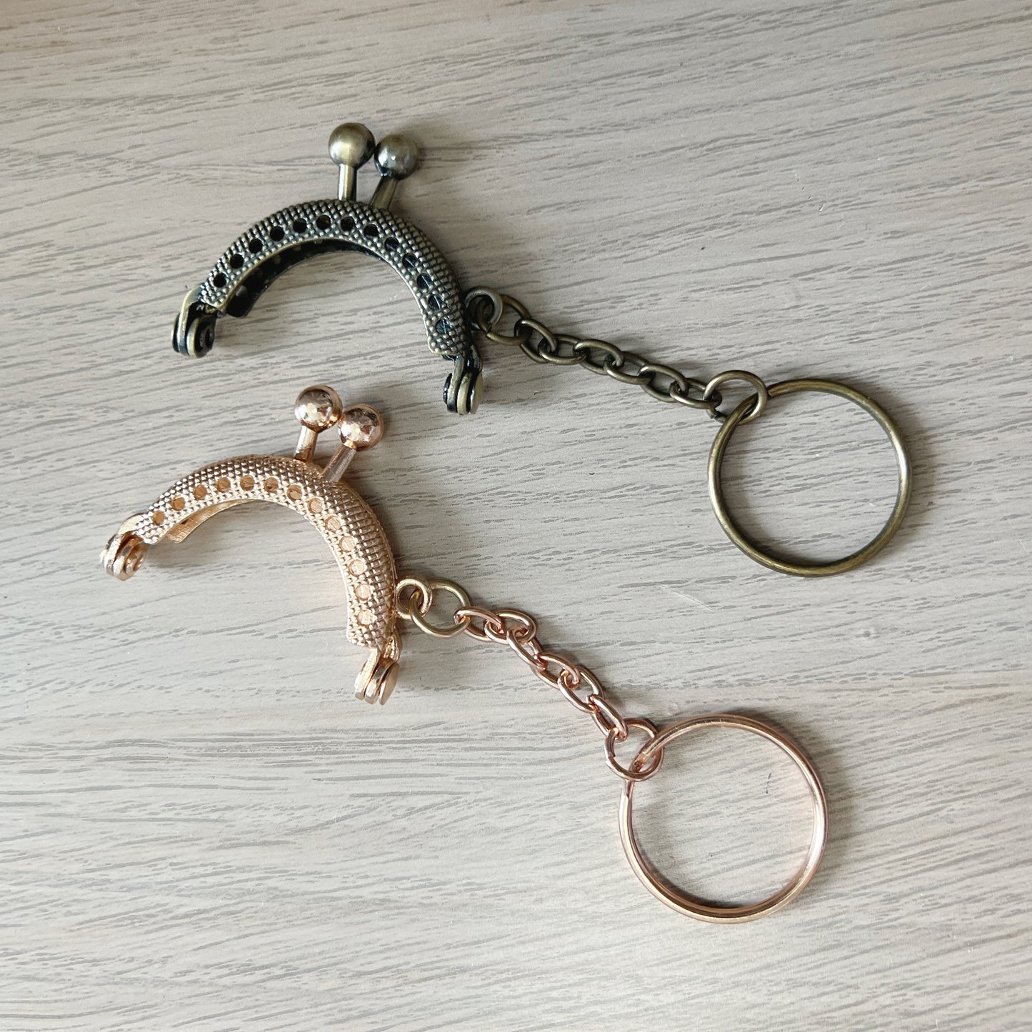 Vintage Style - Tiny Kiss Lock Keychain Metal Clasps