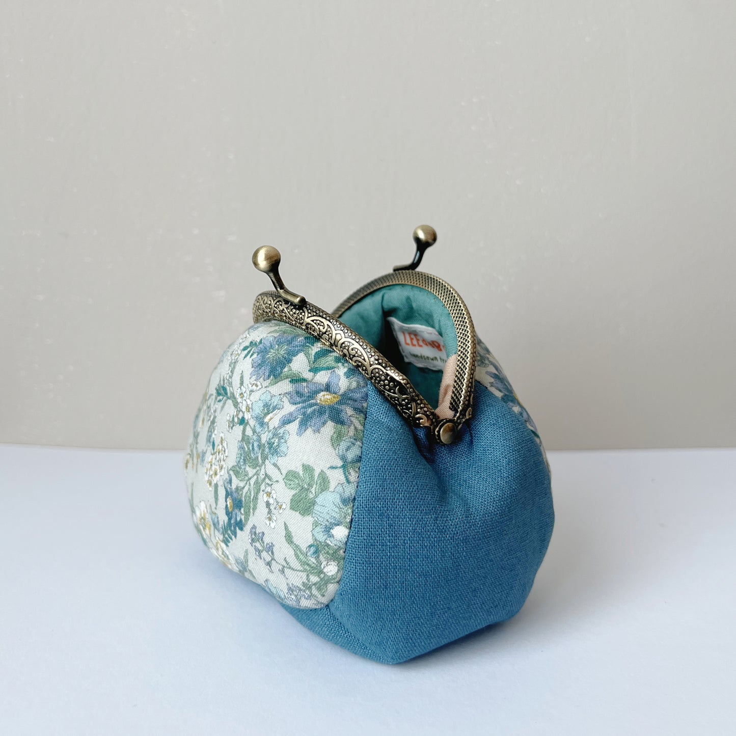 Old Blue Garden Cotton Linen Handmade Puffy Kiss Lock Change Purse