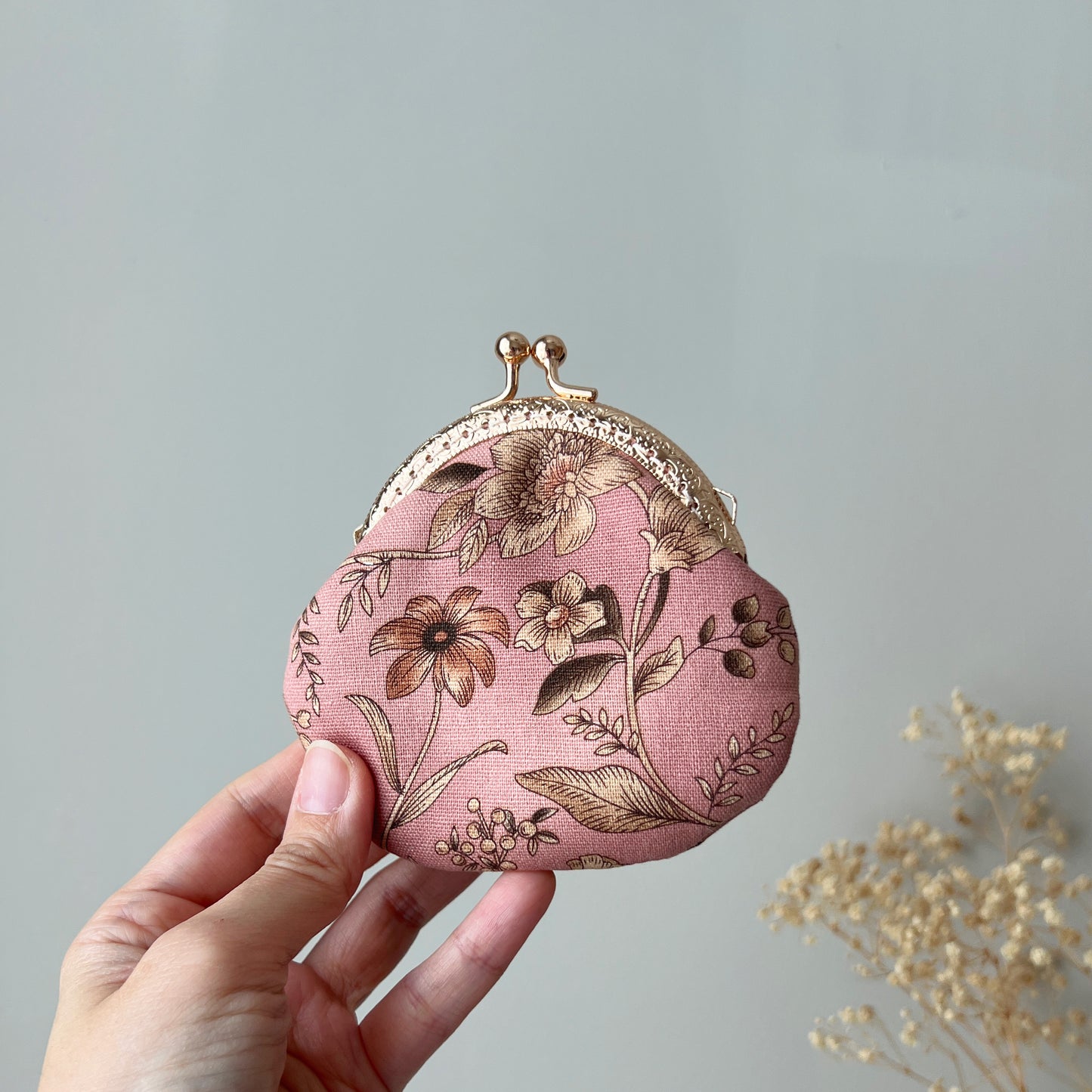 Handsewn Round Kiss Lock Flat Coin Purse - Vintage Pink Garden Floral