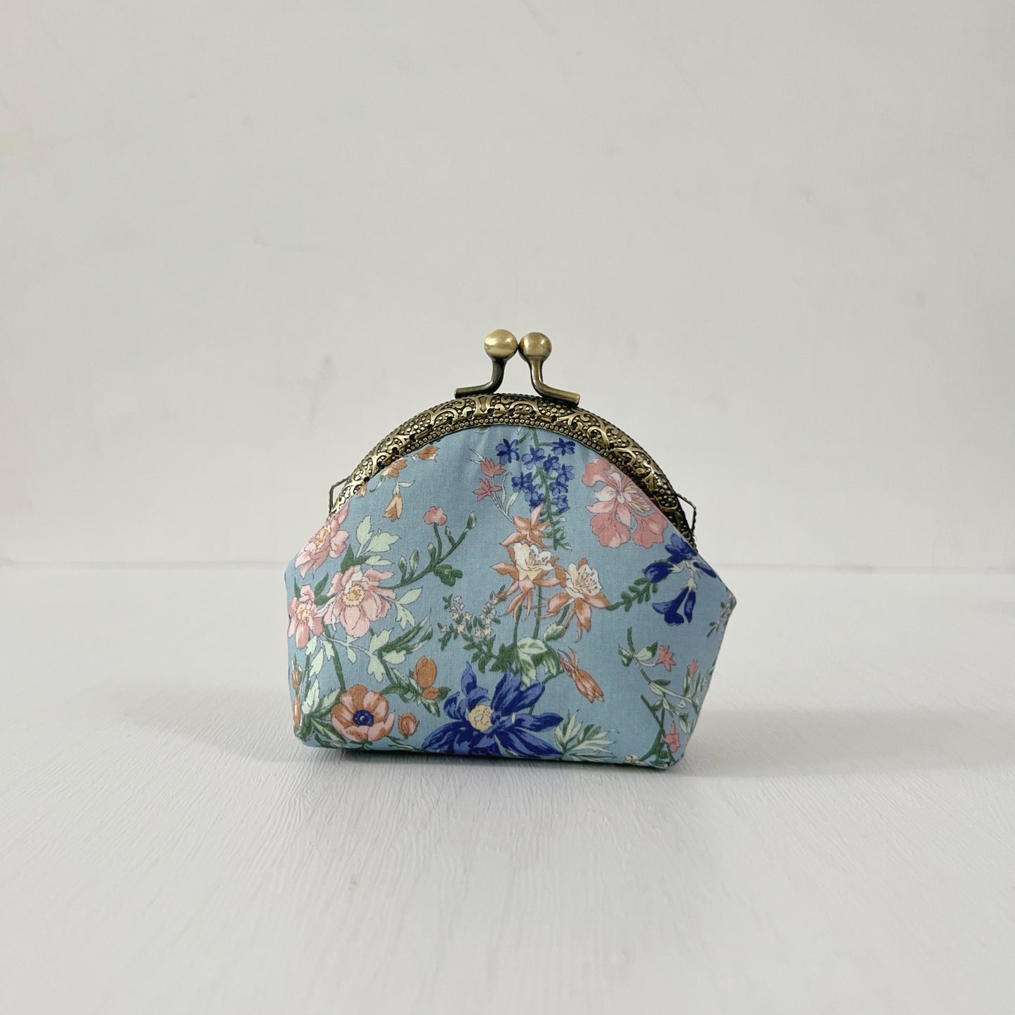 PRE-ORDER Handmade Kiss Lock Change Purse - Summer Blue Garden Linen
