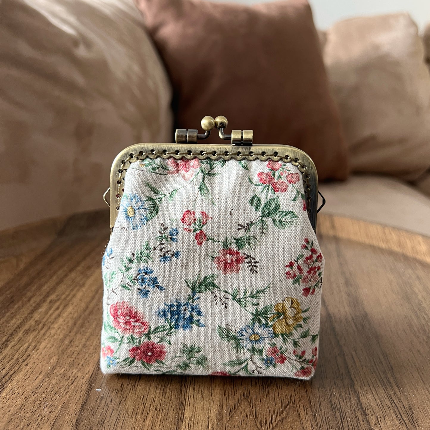 Red Vintage Garden - Handsewn Kiss Lock Fabric Card Purse