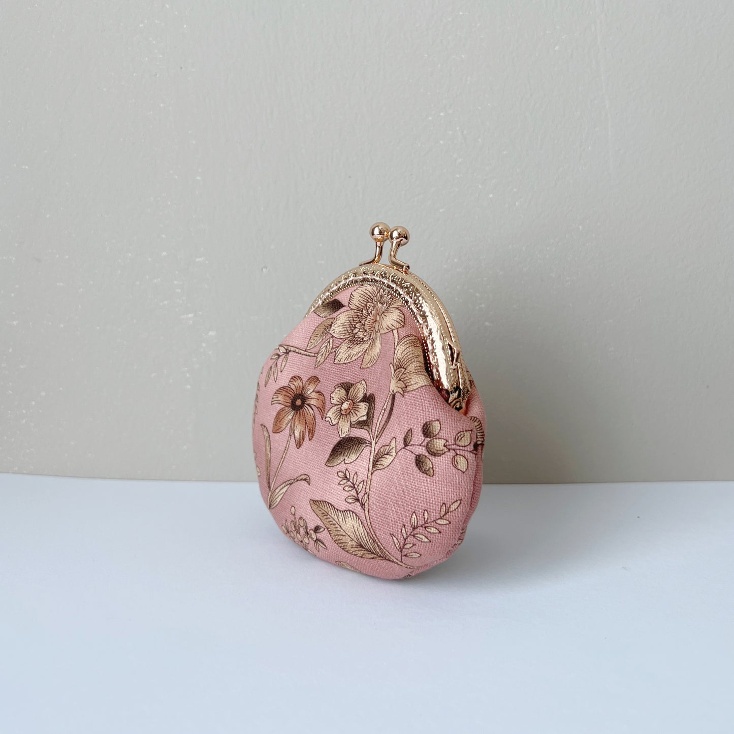 Handsewn Round Kiss Lock Flat Coin Purse - Vintage Pink Garden Floral