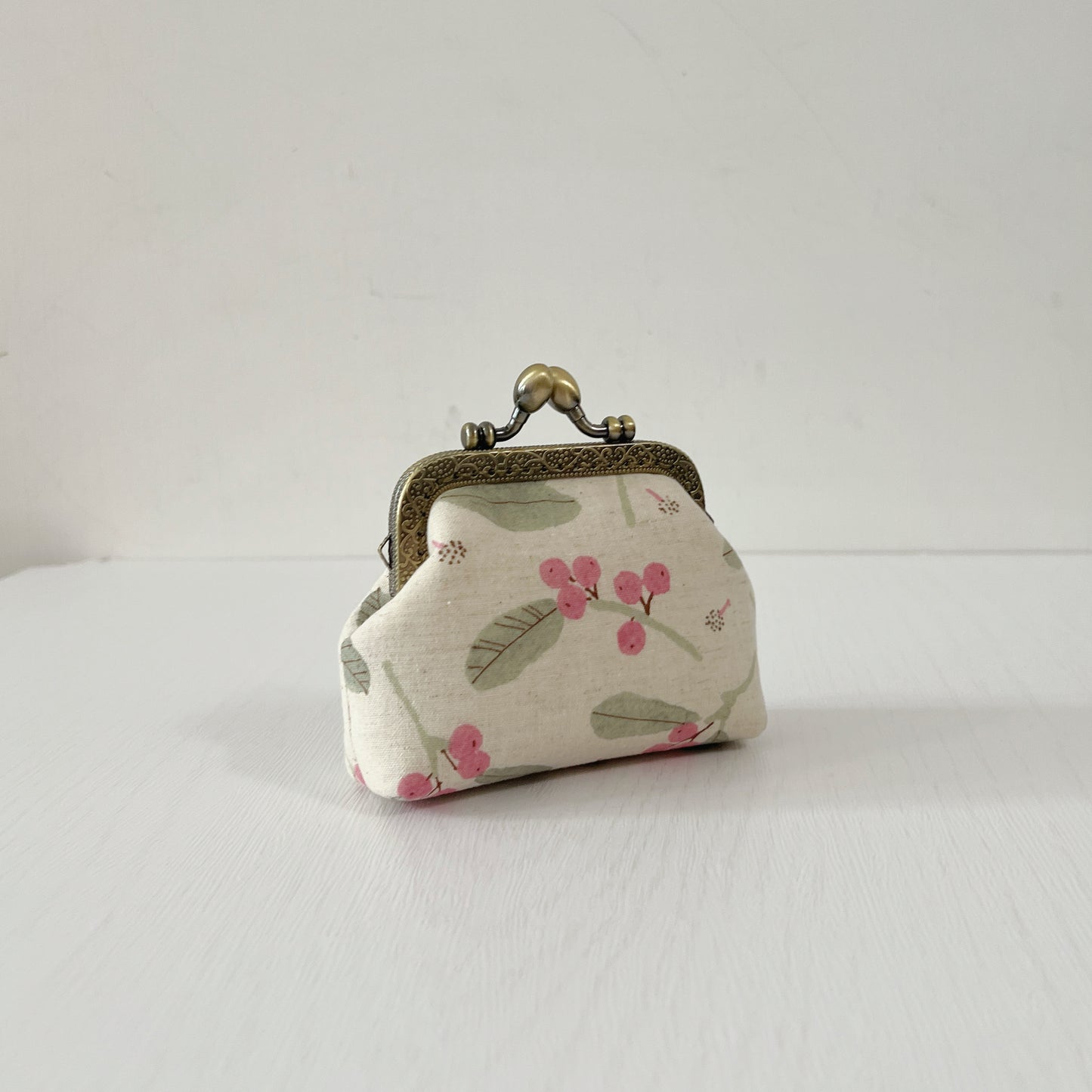 Handmade Linen Kiss Lock Purse - Summer Pink Berries Floral