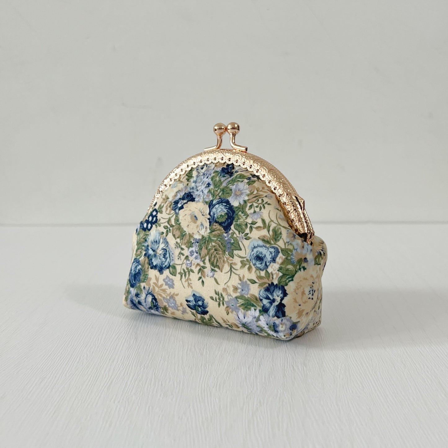Handmade Kiss Lock Purse - Beige Secret Garden