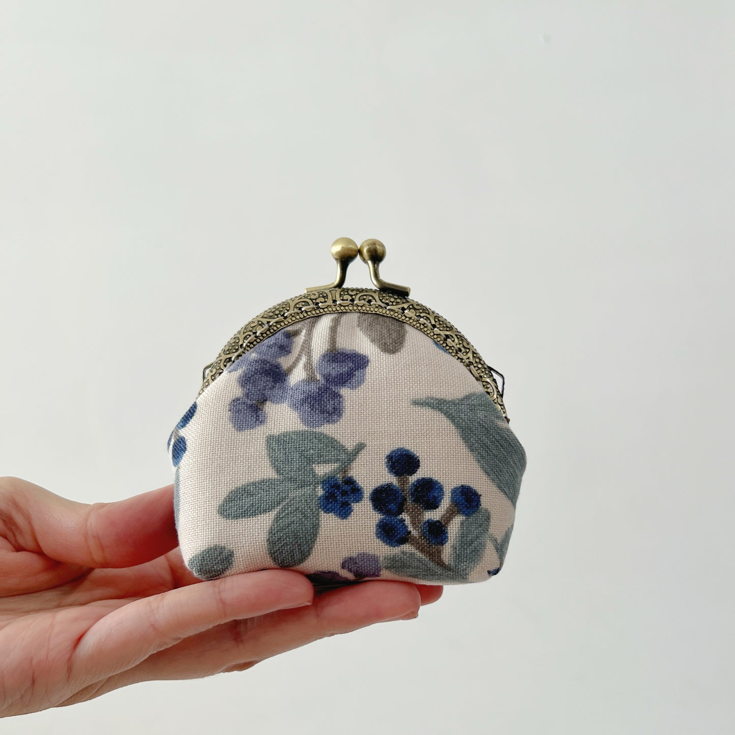 Handmade Round Kiss Lock Fabric Purse - Vintage Garden Blue Berries Linen