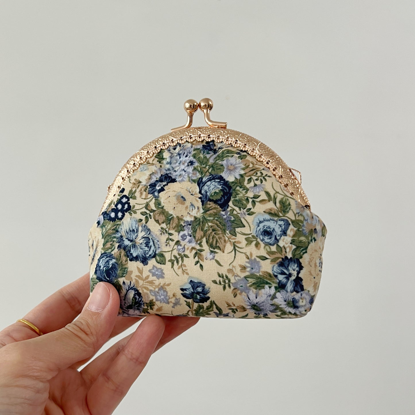 Handmade Kiss Lock Purse - Beige Secret Garden