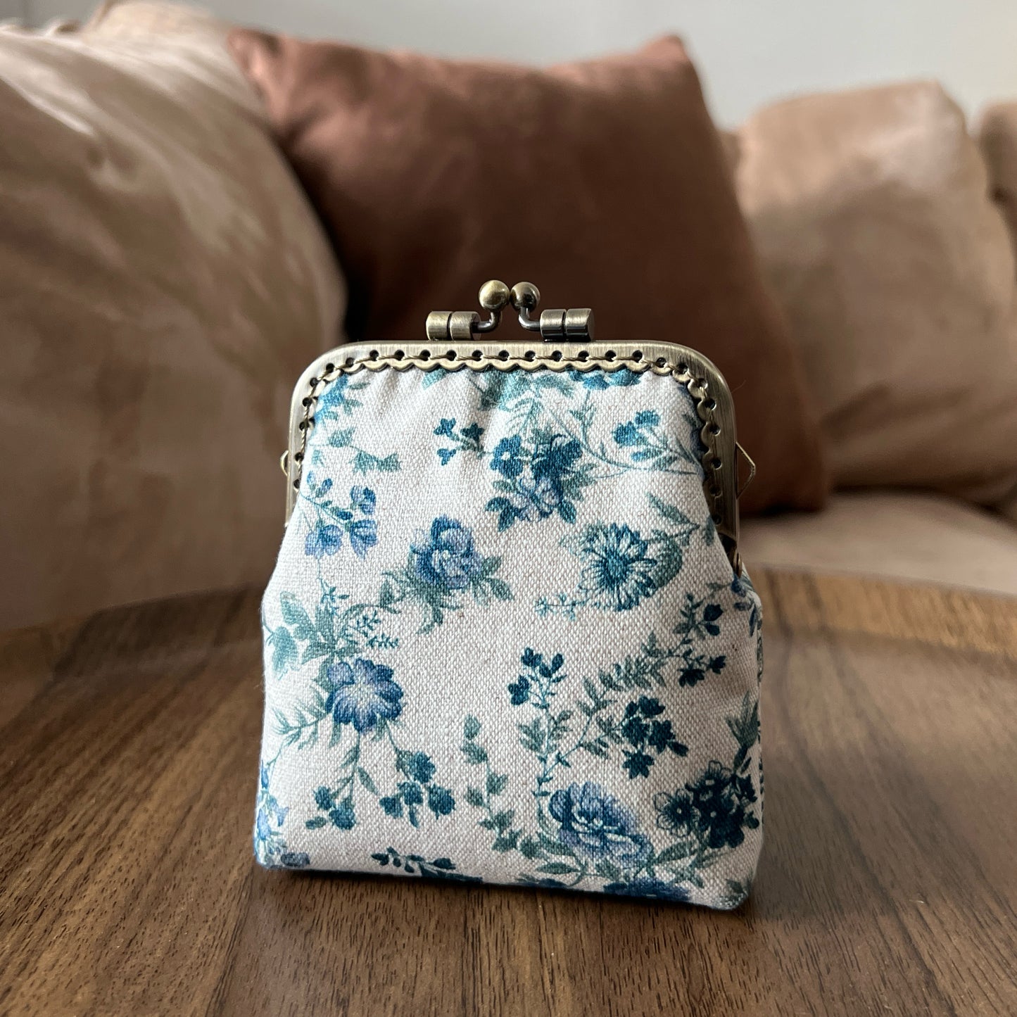 Blue Vintage Garden - Handsewn Kiss Lock Fabric Card Purse