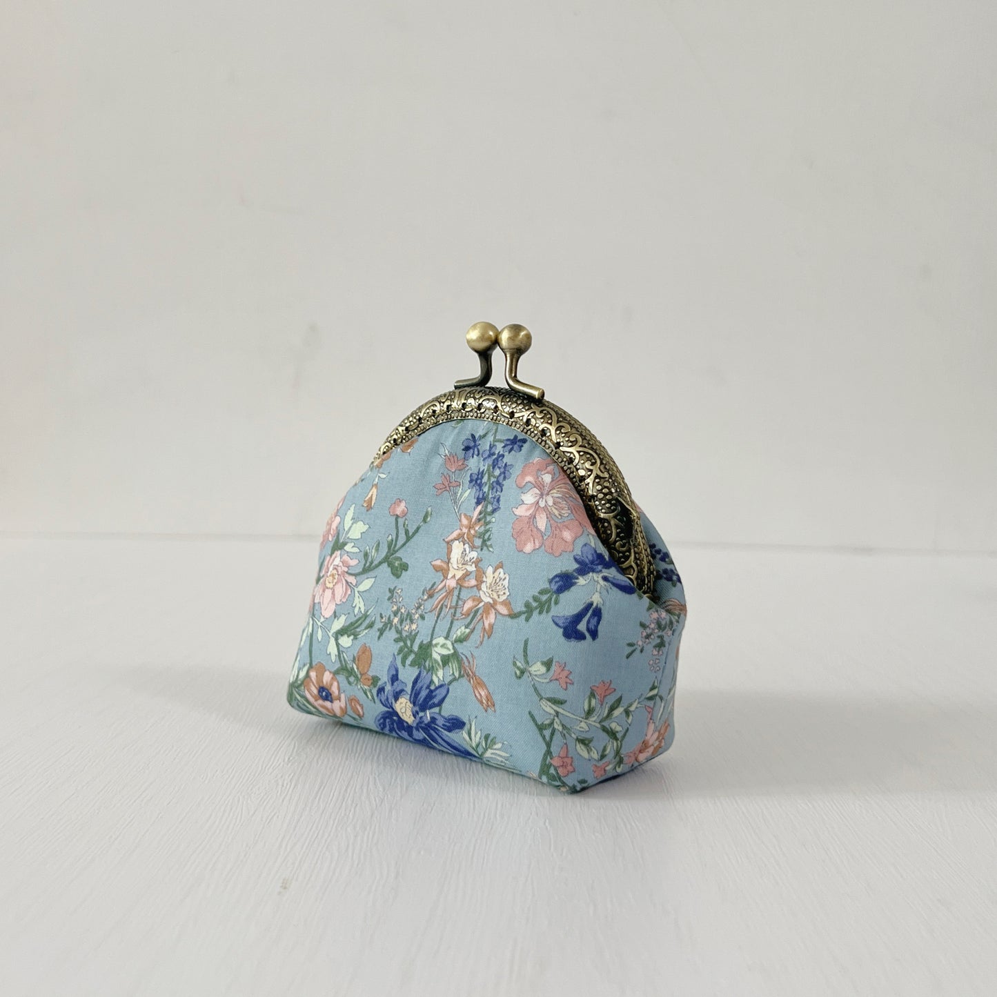 PRE-ORDER Handmade Kiss Lock Change Purse - Summer Blue Garden Linen