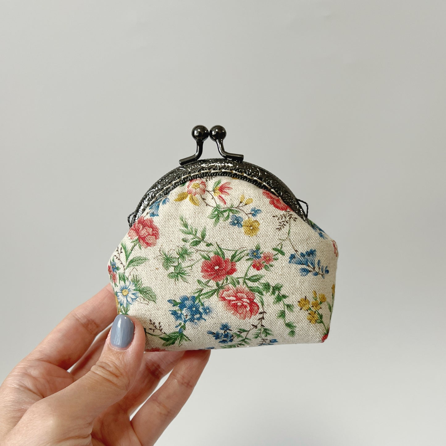 Handsewn Round Kiss Lock Fabric Purse - Vintage Garden Red Floral