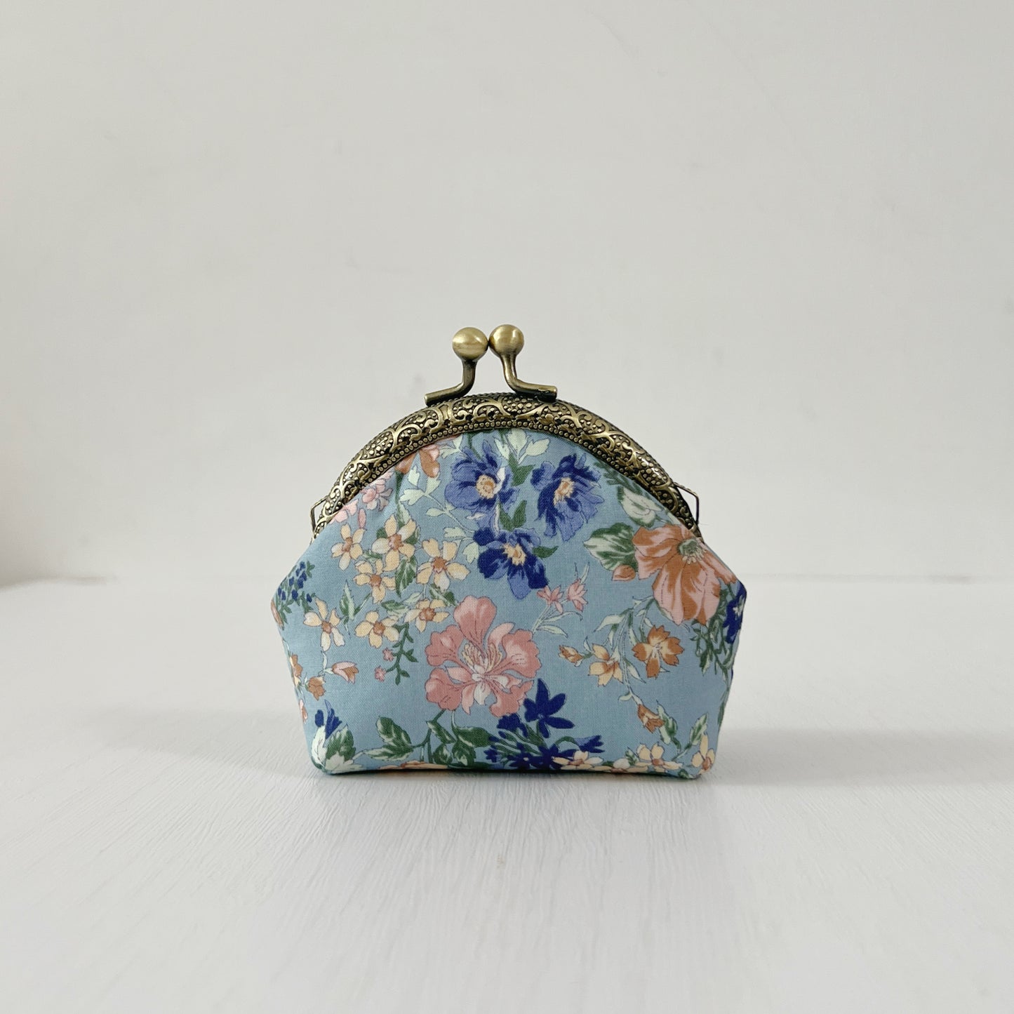 PRE-ORDER Handmade Kiss Lock Change Purse - Summer Blue Garden Linen