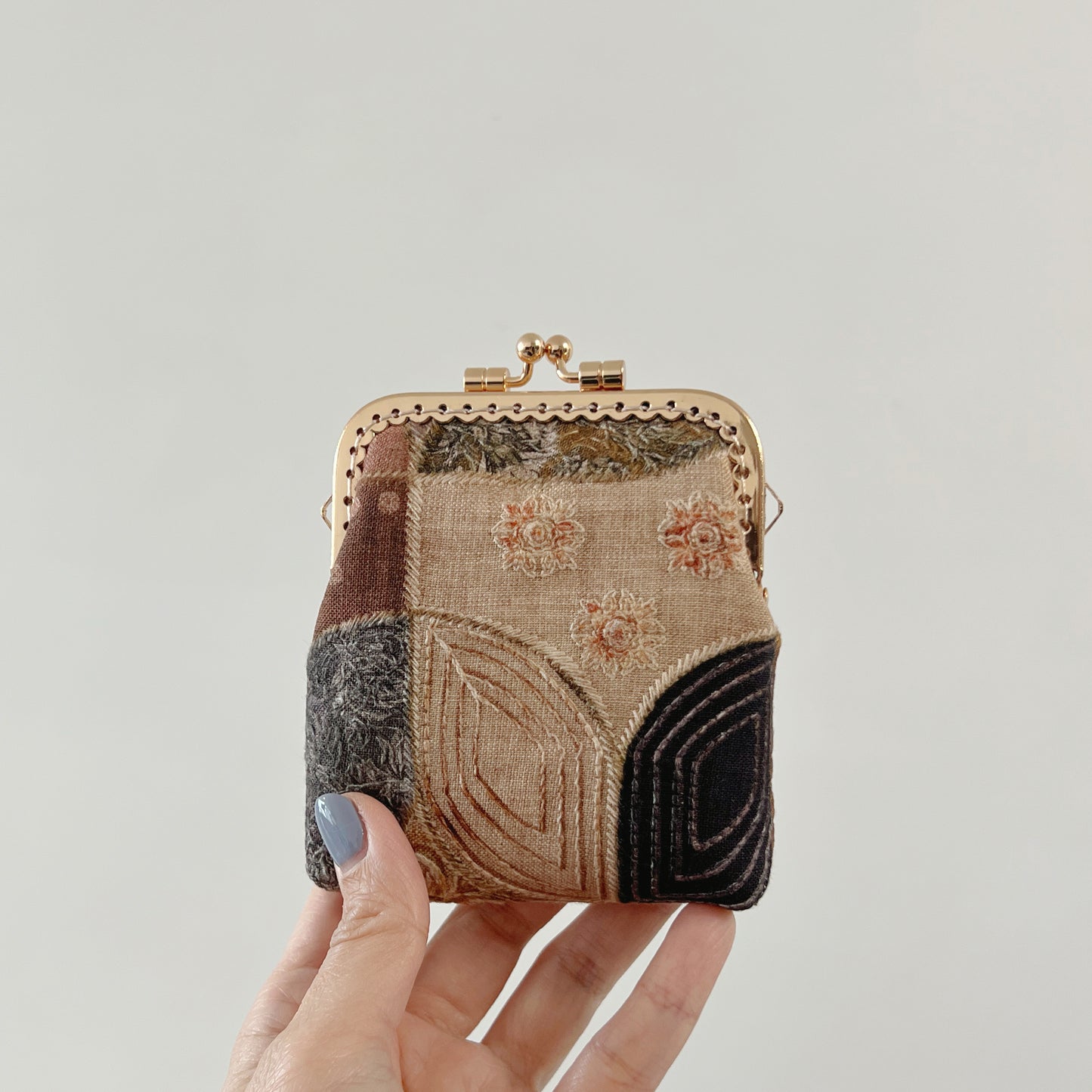 Embroidered Brown Patches - Handsewn Kiss Lock Fabric Card Purse