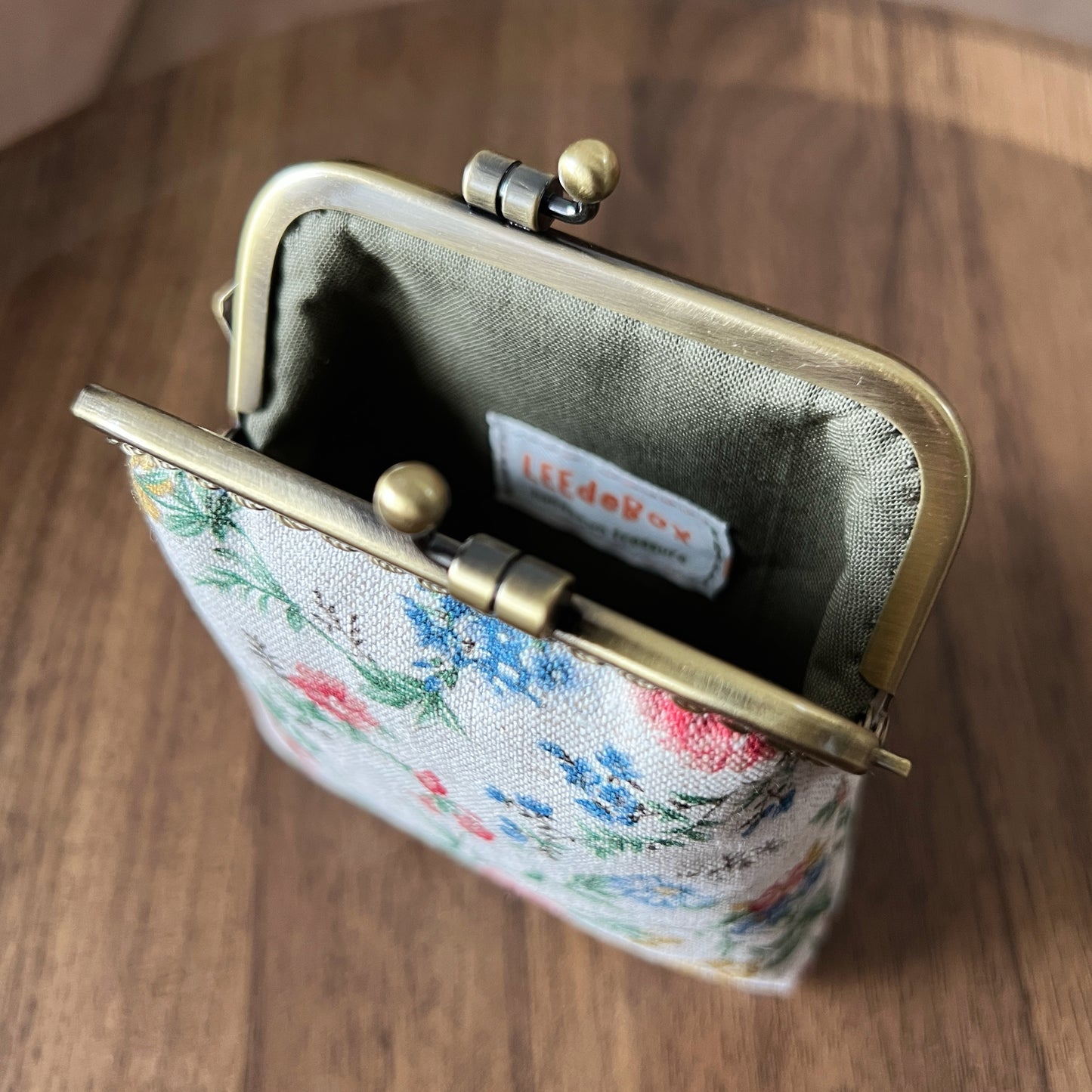 Red Vintage Garden - Handsewn Kiss Lock Fabric Card Purse