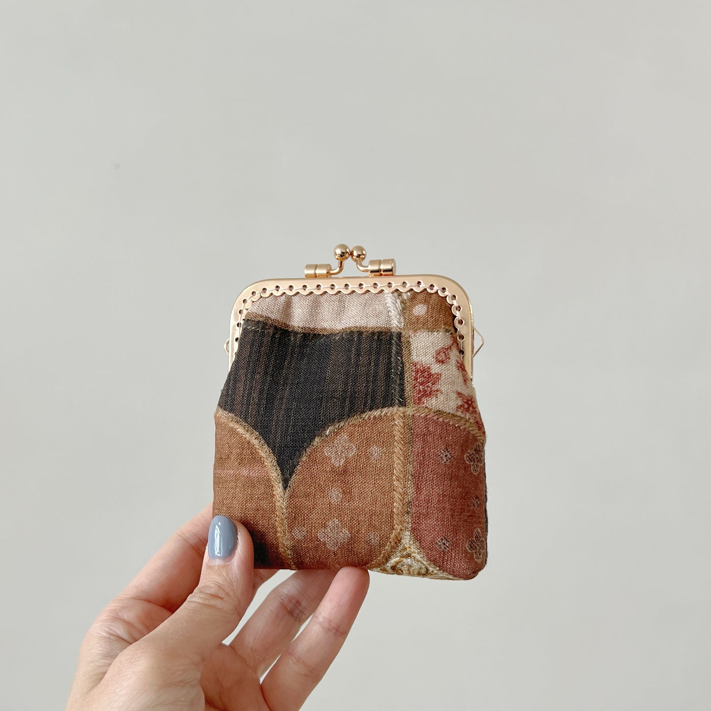 Embroidered Brown Patches - Handsewn Kiss Lock Fabric Card Purse