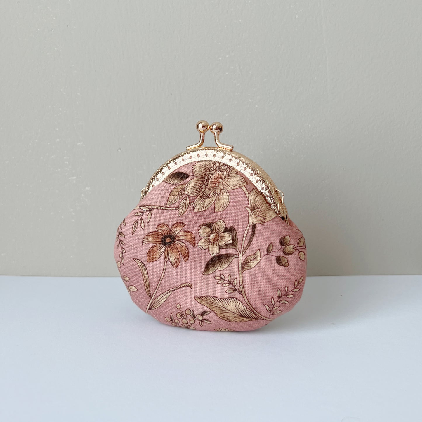 Handsewn Round Kiss Lock Flat Coin Purse - Vintage Pink Garden Floral