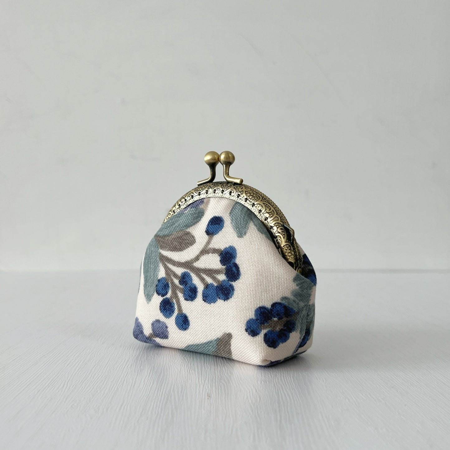 Handmade Round Kiss Lock Fabric Purse - Vintage Garden Blue Berries Linen