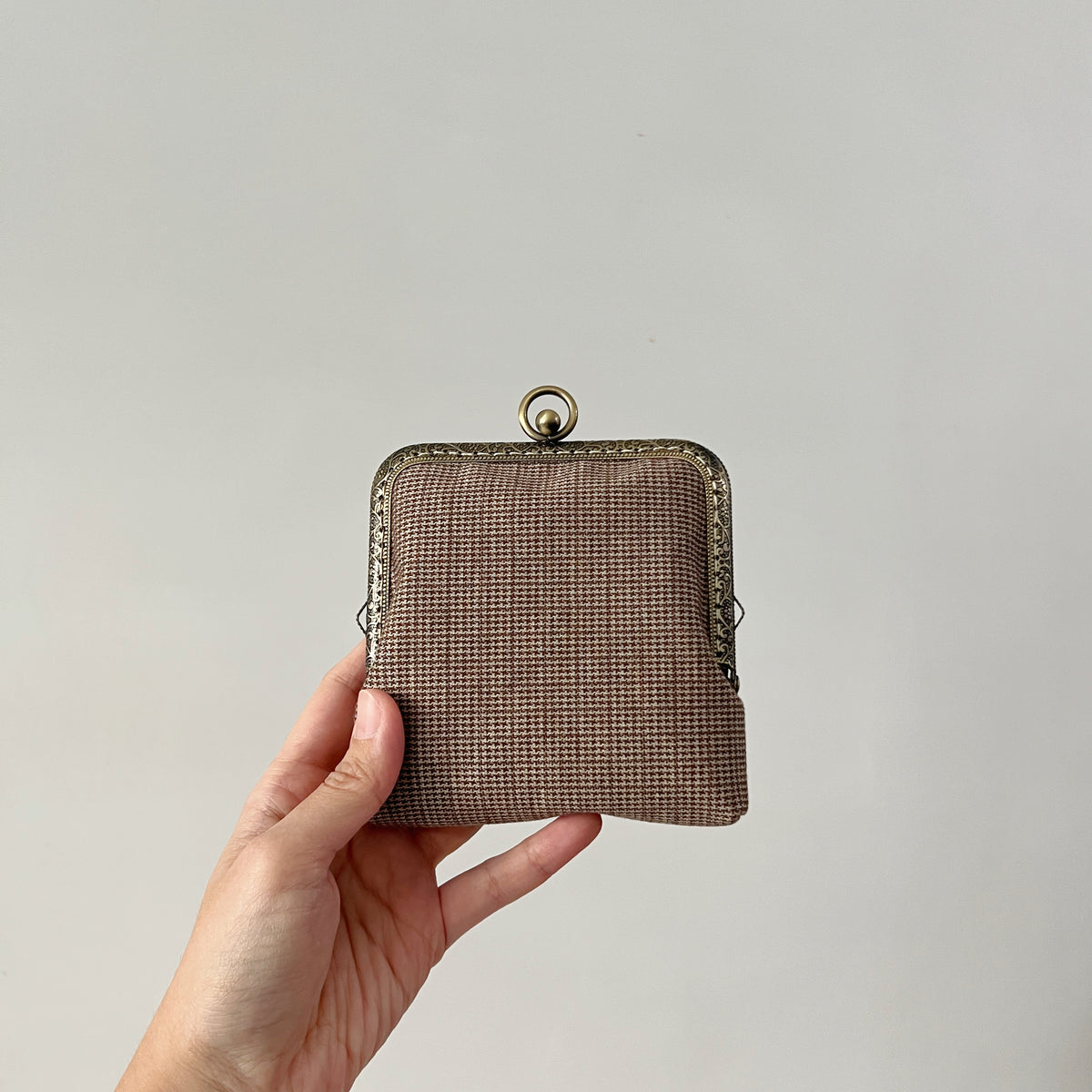 ESME 11 - Handsewn Kiss Lock Frame Clutch Purse - Houndstooth Pattern